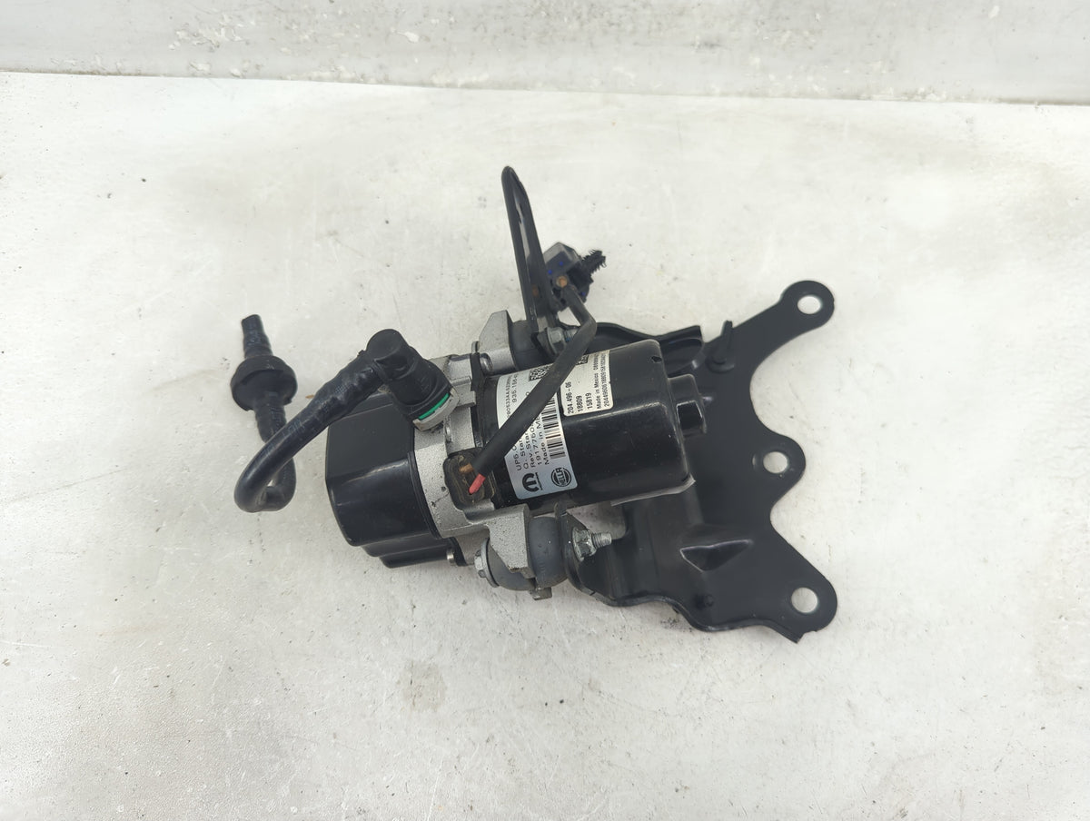 2010 Jeep Cherokee Central Vaccum Lock Pump P68290533aa|191775081 - Oemusedautoparts1.com