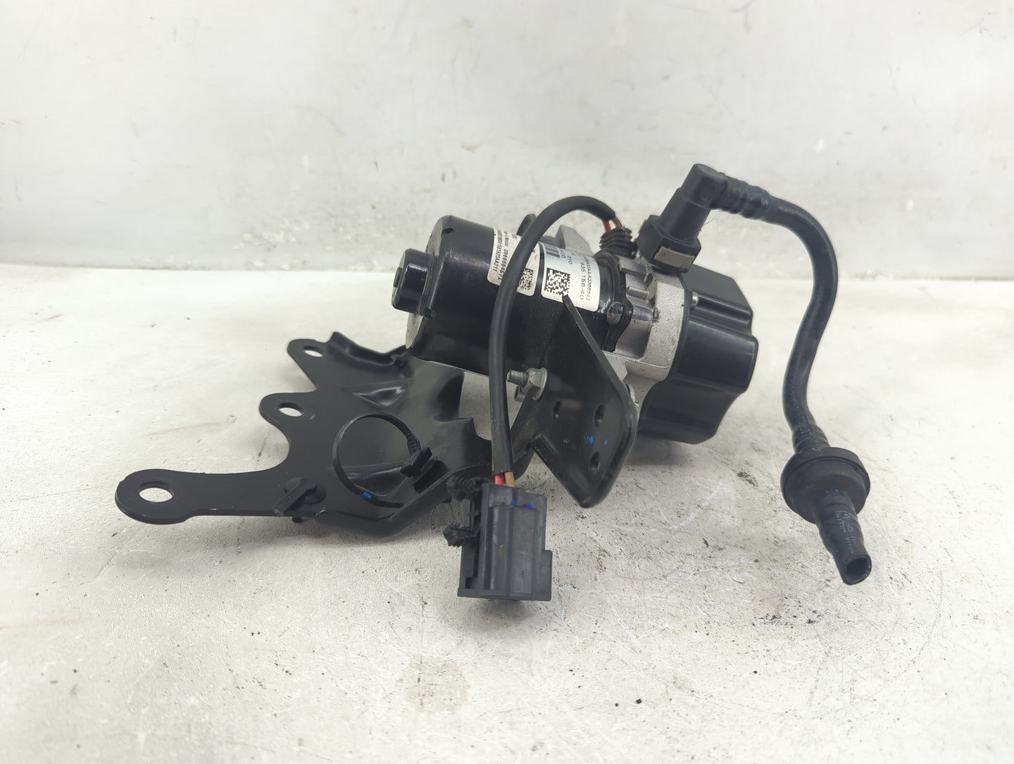 2010 Jeep Cherokee Central Vaccum Lock Pump P68290533aa|191775081 - Oemusedautoparts1.com