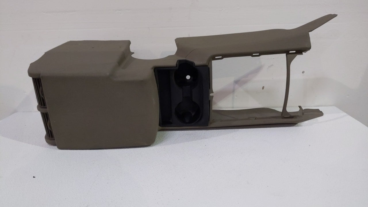 2010 Jeep Commander Center Floor Console P/N:5HQ181J3AM Fits OEM Used Auto Parts - Oemusedautoparts1.com