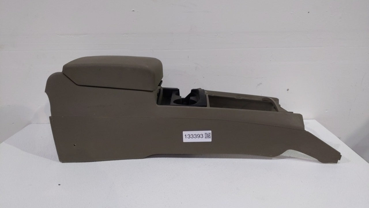 2010 Jeep Commander Center Floor Console P/N:5HQ181J3AM Fits OEM Used Auto Parts - Oemusedautoparts1.com