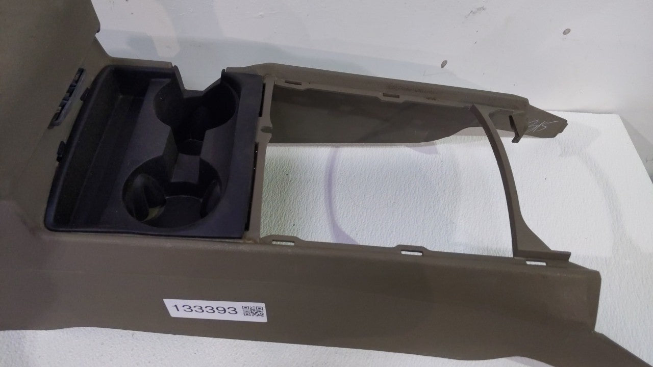 2010 Jeep Commander Center Floor Console P/N:5HQ181J3AM Fits OEM Used Auto Parts - Oemusedautoparts1.com