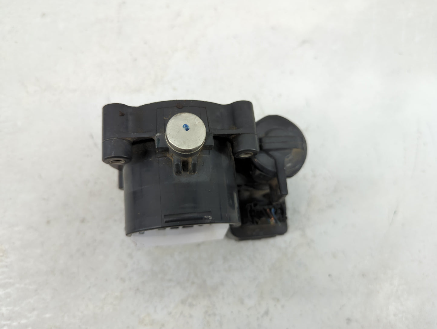2007-2010 Jeep Commander Throttle Body P/N:04861661AB Fits Fits 2007 2008 2009 2010 2011 2012 OEM Used Auto Parts - Oemuseda