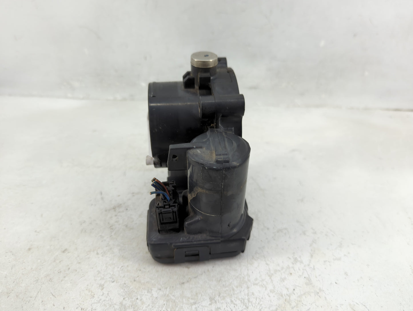2007-2010 Jeep Commander Throttle Body P/N:04861661AB Fits Fits 2007 2008 2009 2010 2011 2012 OEM Used Auto Parts - Oemuseda
