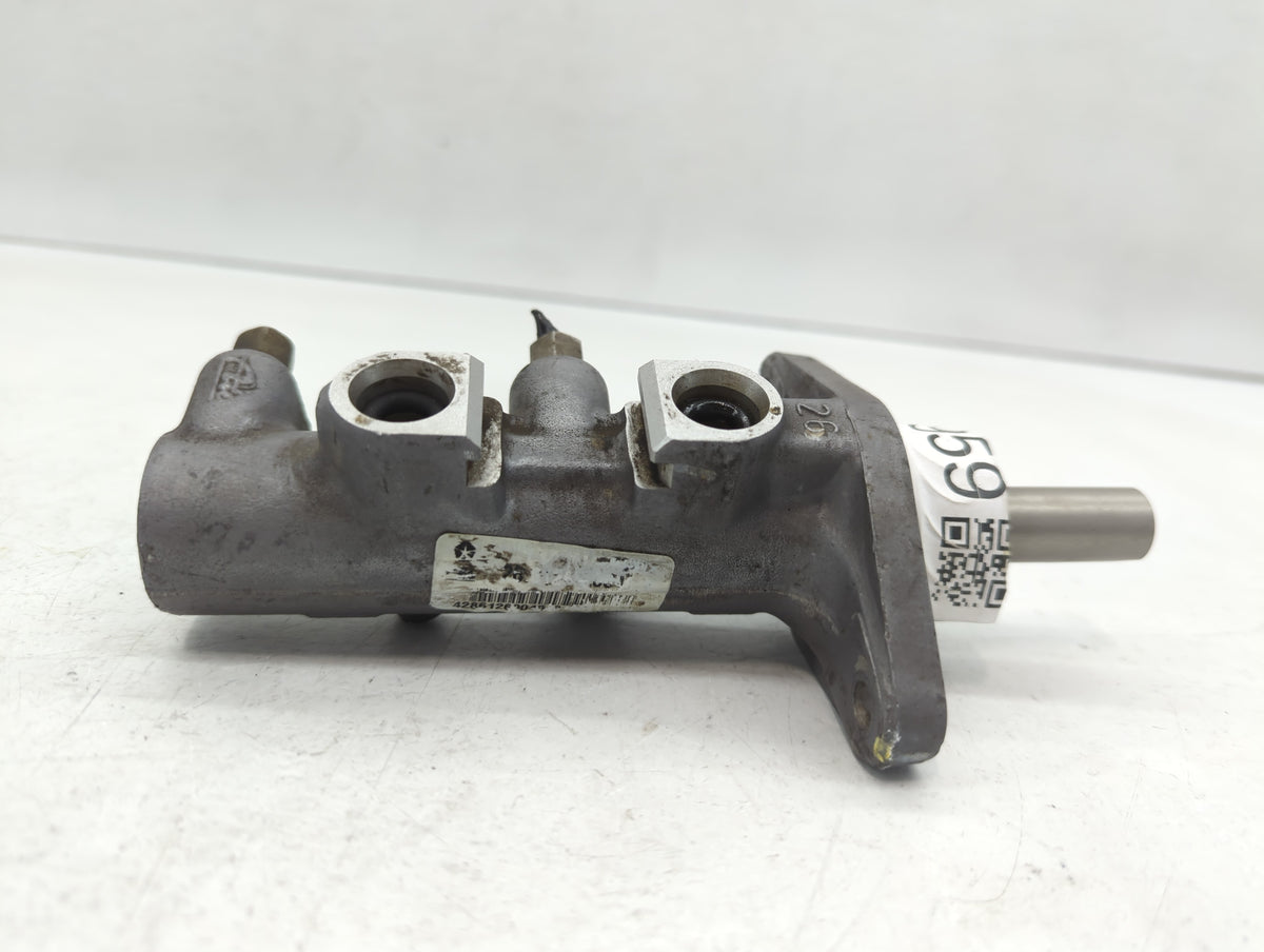 2006-2010 Jeep Commander Brake Master Cylinder - Oemusedautoparts1.com