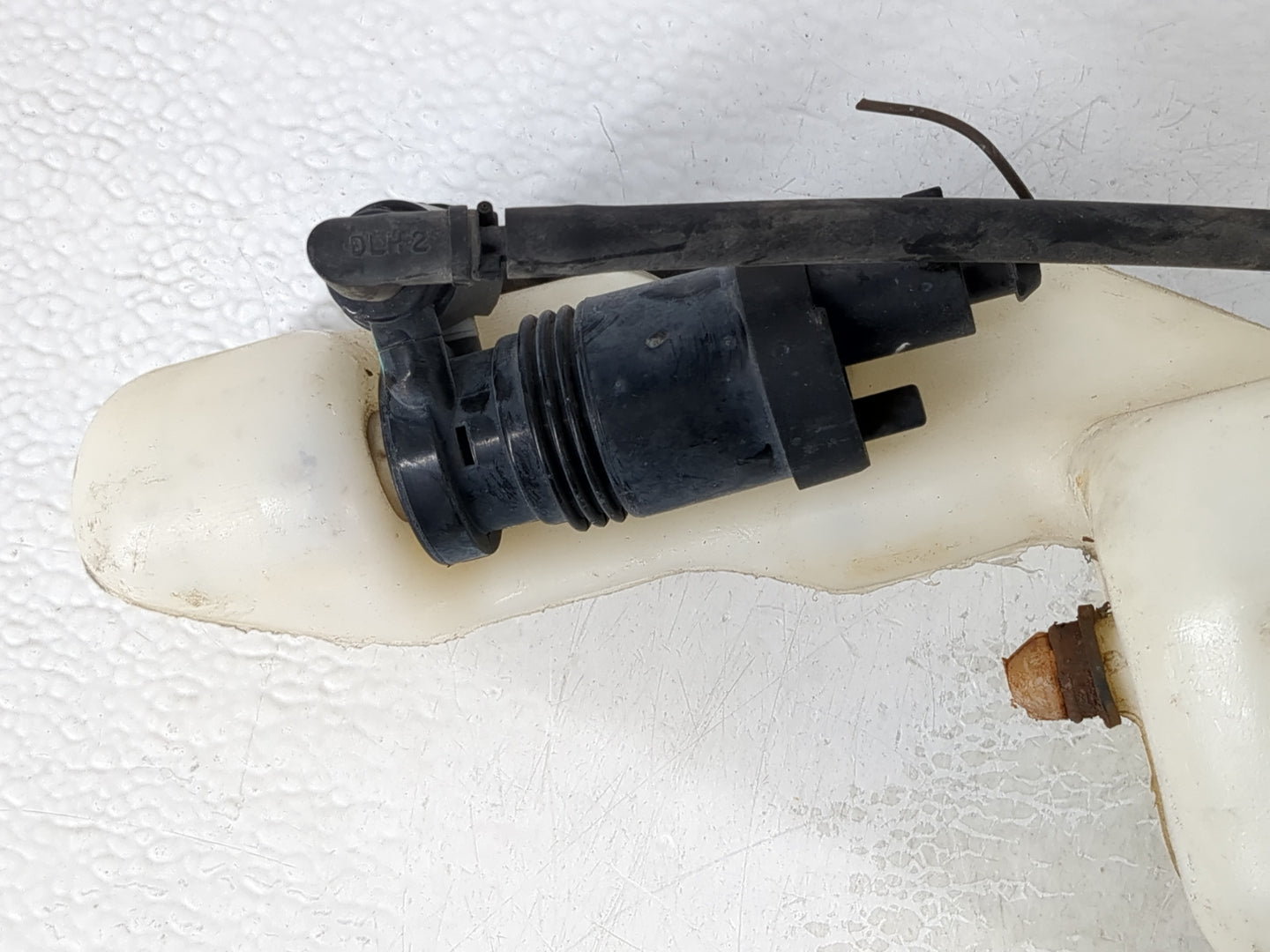 Jeep Compass Windshield Washer Fluid Reservoir Bottle Oem - Oemusedautoparts1.com