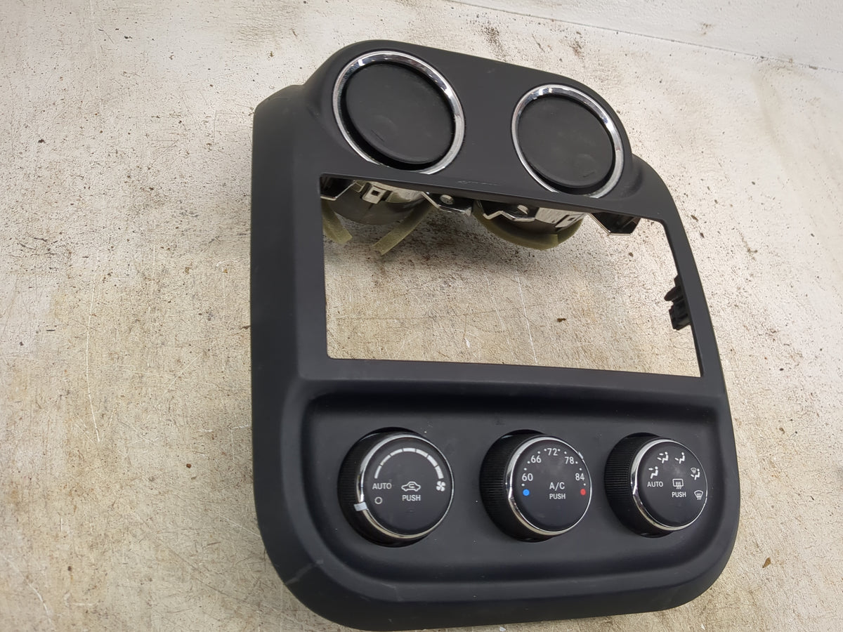 2010 Jeep Compass Climate Control Module Temperature AC/Heater Replacement P/N:P5511133AC Fits Fits 2011 2012 OEM Used Auto 