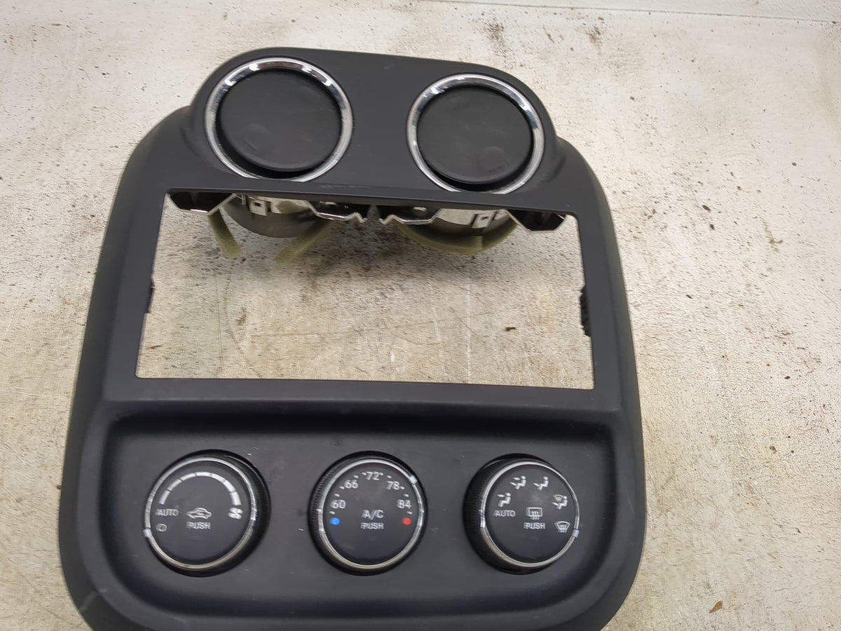 2010 Jeep Compass Climate Control Module Temperature AC/Heater Replacement P/N:P5511133AC Fits Fits 2011 2012 OEM Used Auto 