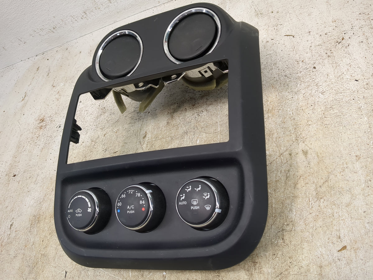 2010 Jeep Compass Climate Control Module Temperature AC/Heater Replacement P/N:P5511133AC Fits Fits 2011 2012 OEM Used Auto 