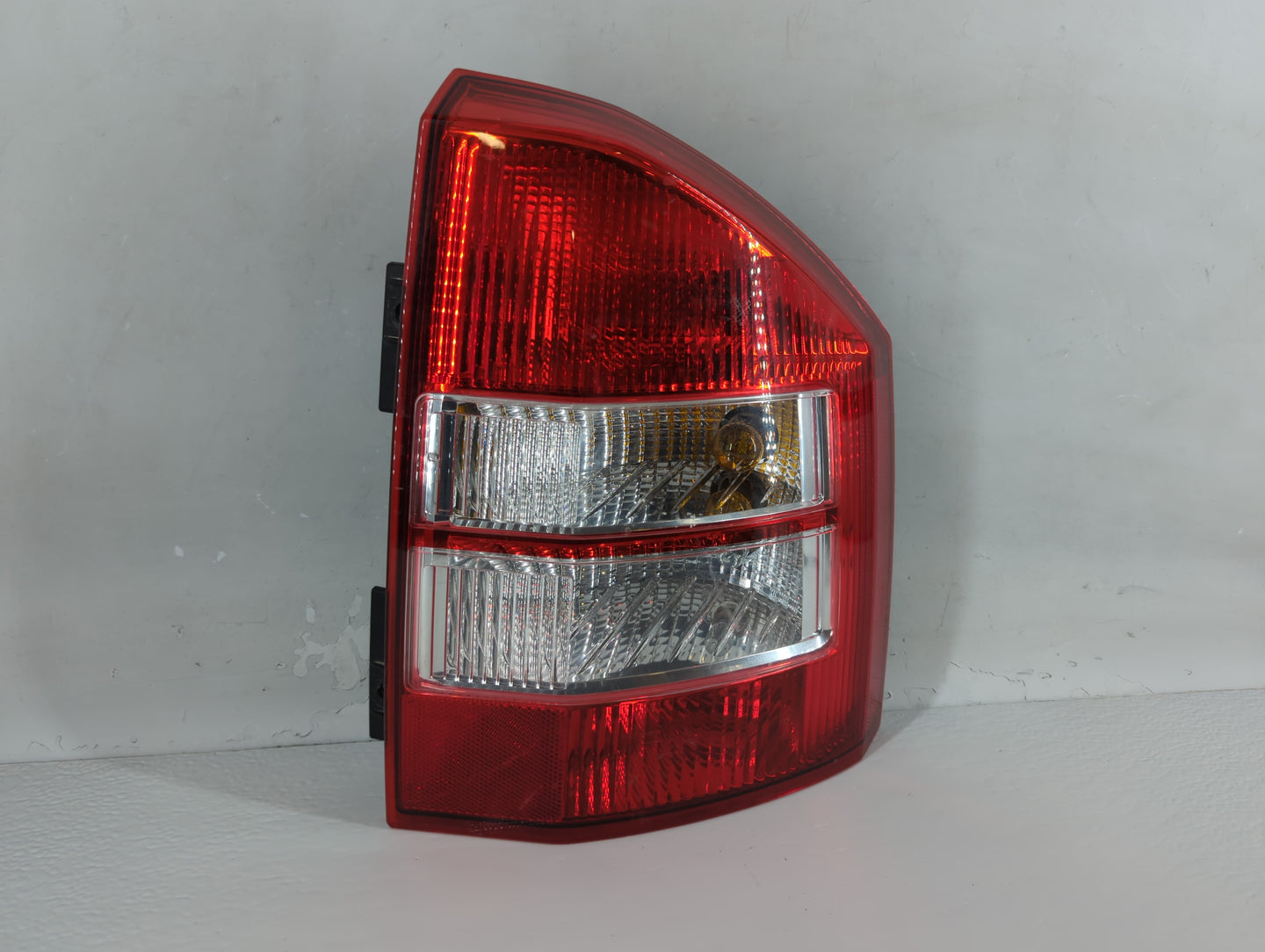 2007-2010 Jeep Compass Tail Light Assembly Passenger Right OEM Fits Fits 2007 2008 2009 2010 OEM Used Auto Parts - Oemusedau