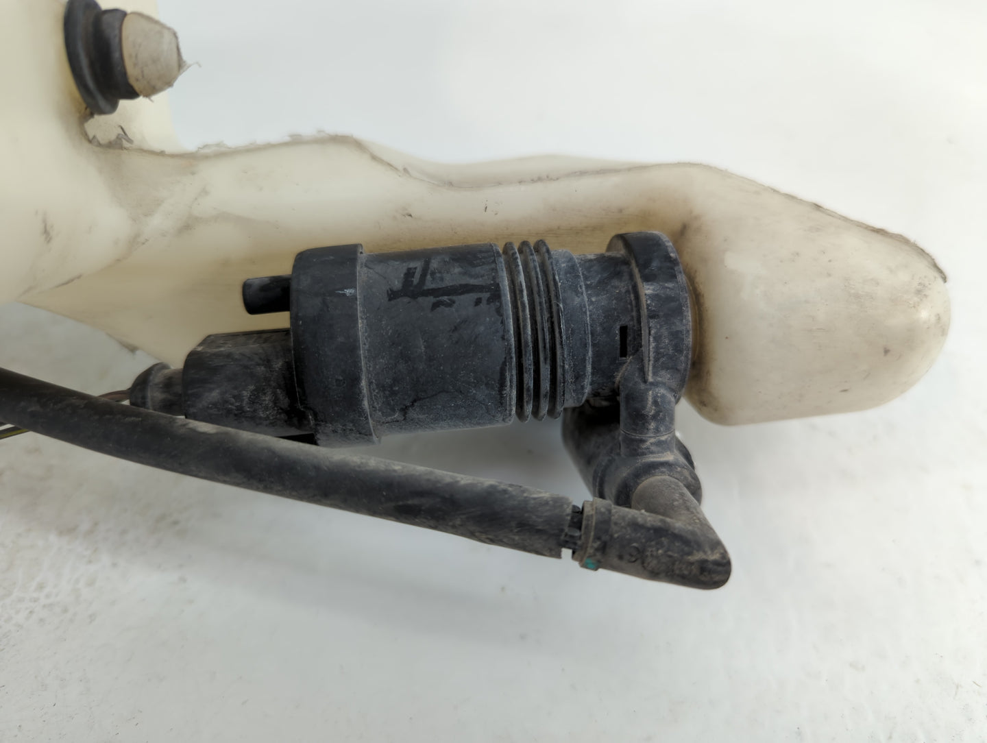 Jeep Compass Windshield Washer Fluid Reservoir Bottle Oem - Oemusedautoparts1.com