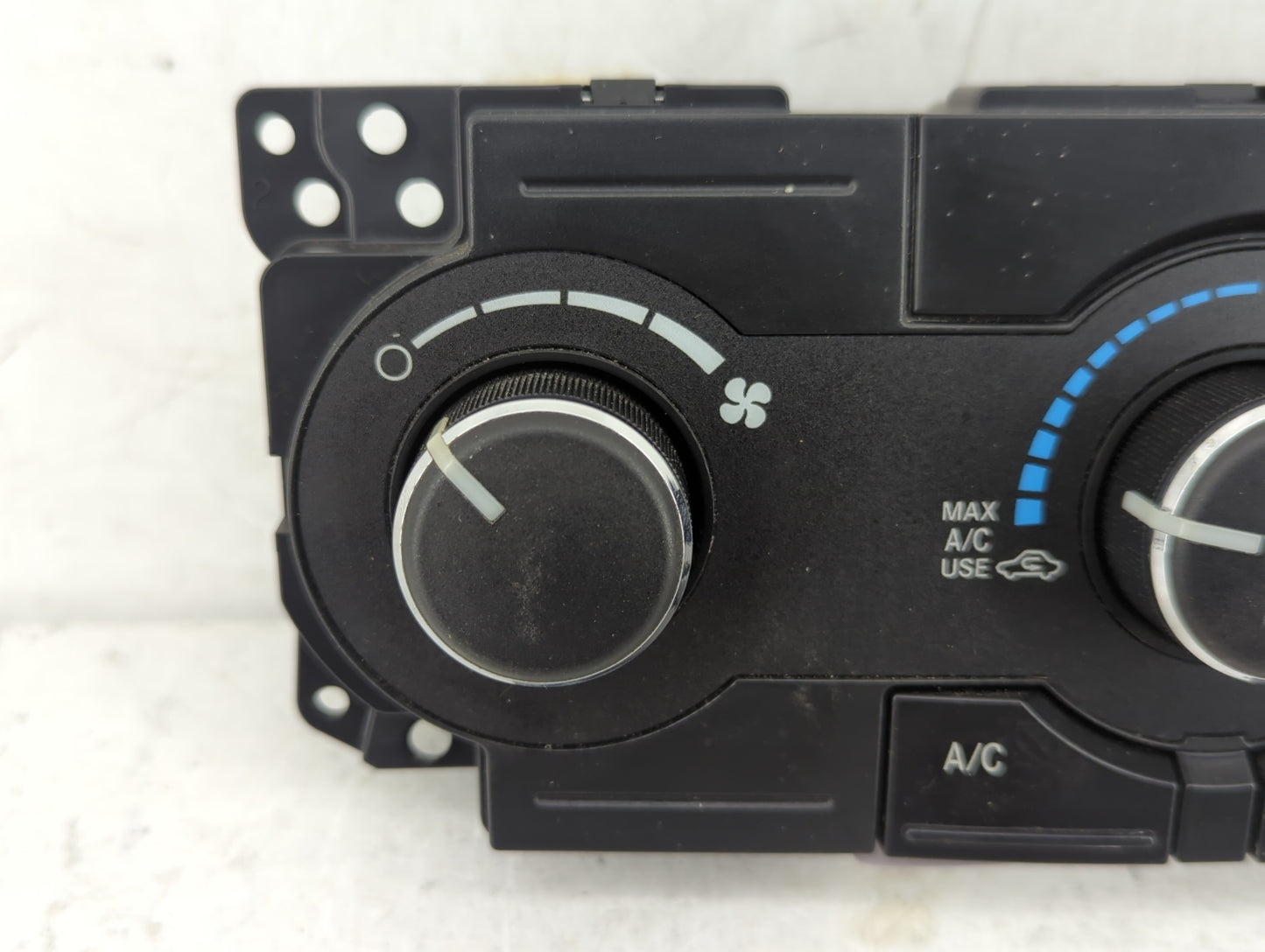 2007-2010 Jeep Grand Cherokee Climate Control Module Temperature AC/Heater Replacement P/N:P55037979AF Fits OEM Used Auto Pa