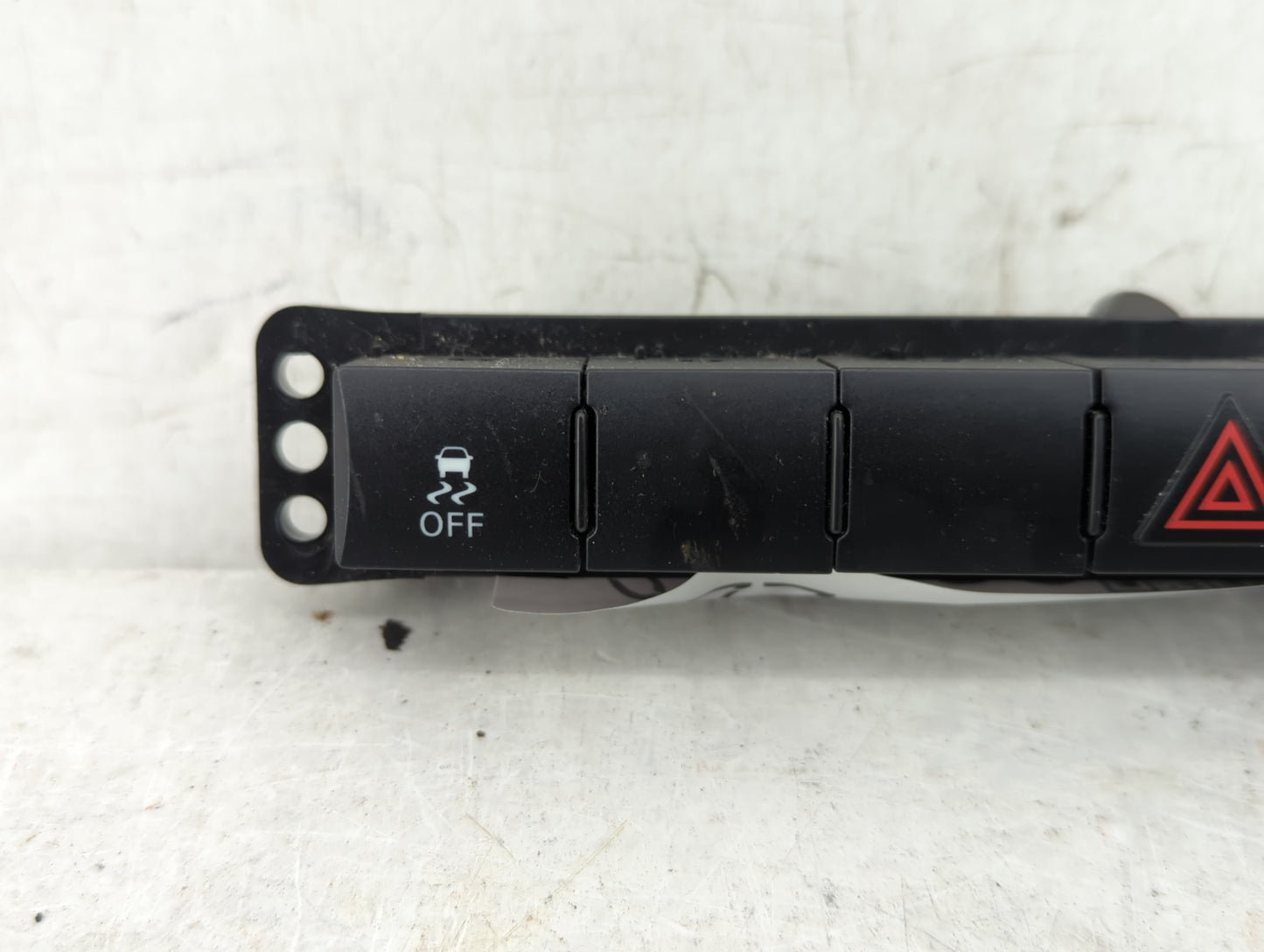 2010 Jeep Grand Cherokee Hazard Switch 041581a - Oemusedautoparts1.com