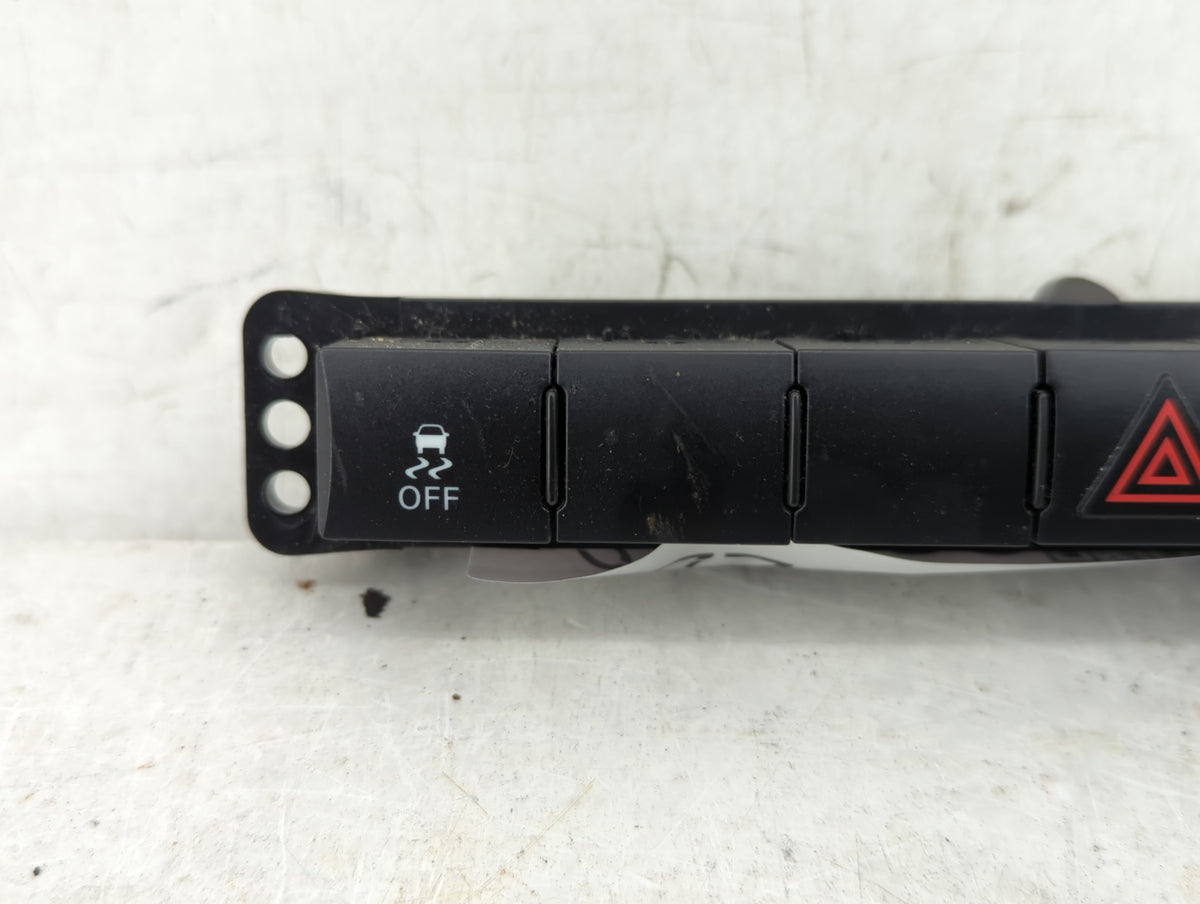 2010 Jeep Grand Cherokee Hazard Switch 041581a - Oemusedautoparts1.com