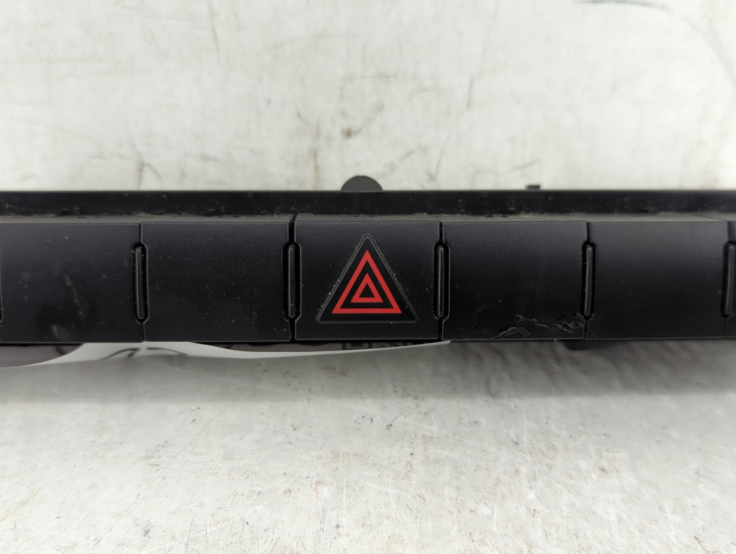 2010 Jeep Grand Cherokee Hazard Switch 041581a - Oemusedautoparts1.com