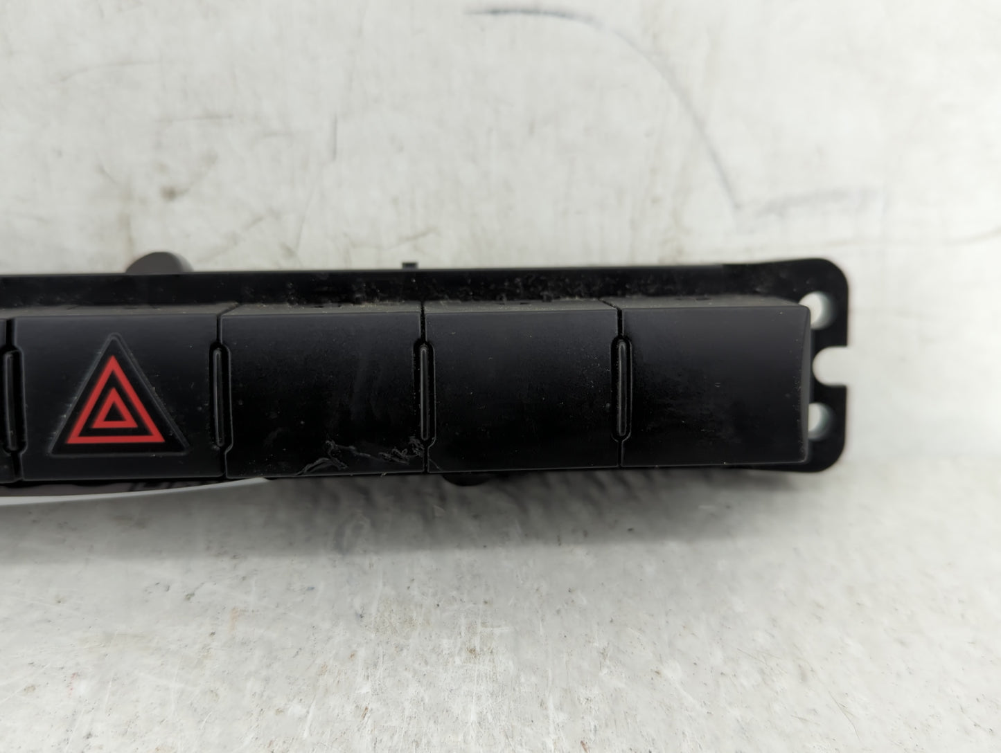 2010 Jeep Grand Cherokee Hazard Switch 041581a - Oemusedautoparts1.com