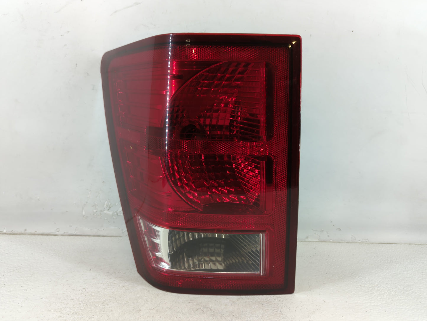 2007-2010 Jeep Grand Cherokee Tail Light Assembly Passenger Right OEM P/N:55079013AC Fits Fits 2007 2008 2009 2010 OEM Used 