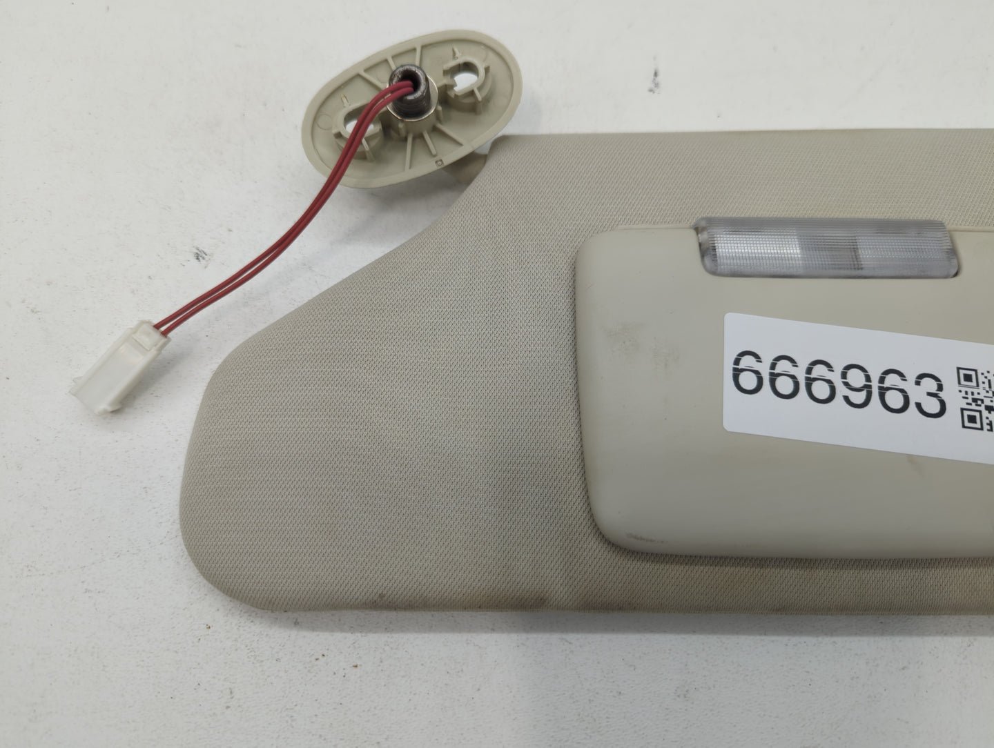 2008-2012 Jeep Liberty Sun Visor Shade Replacement Driver Left Mirror Fits Fits 2008 2009 2010 2011 2012 OEM Used Auto Parts