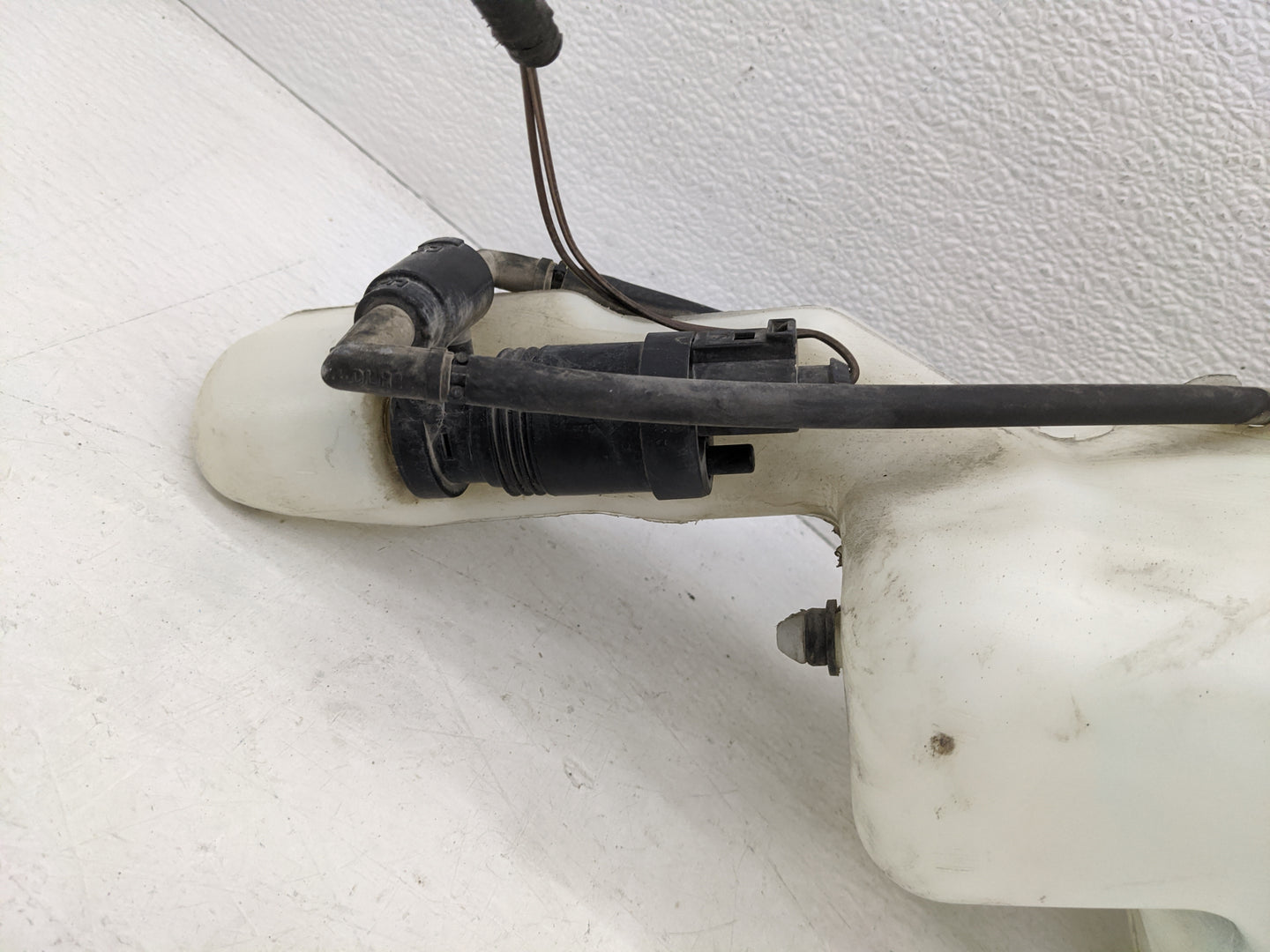 2007-2017 Jeep Patriot Windshield Washer Fluid Reservoir Bottle Oem - Oemusedautoparts1.com