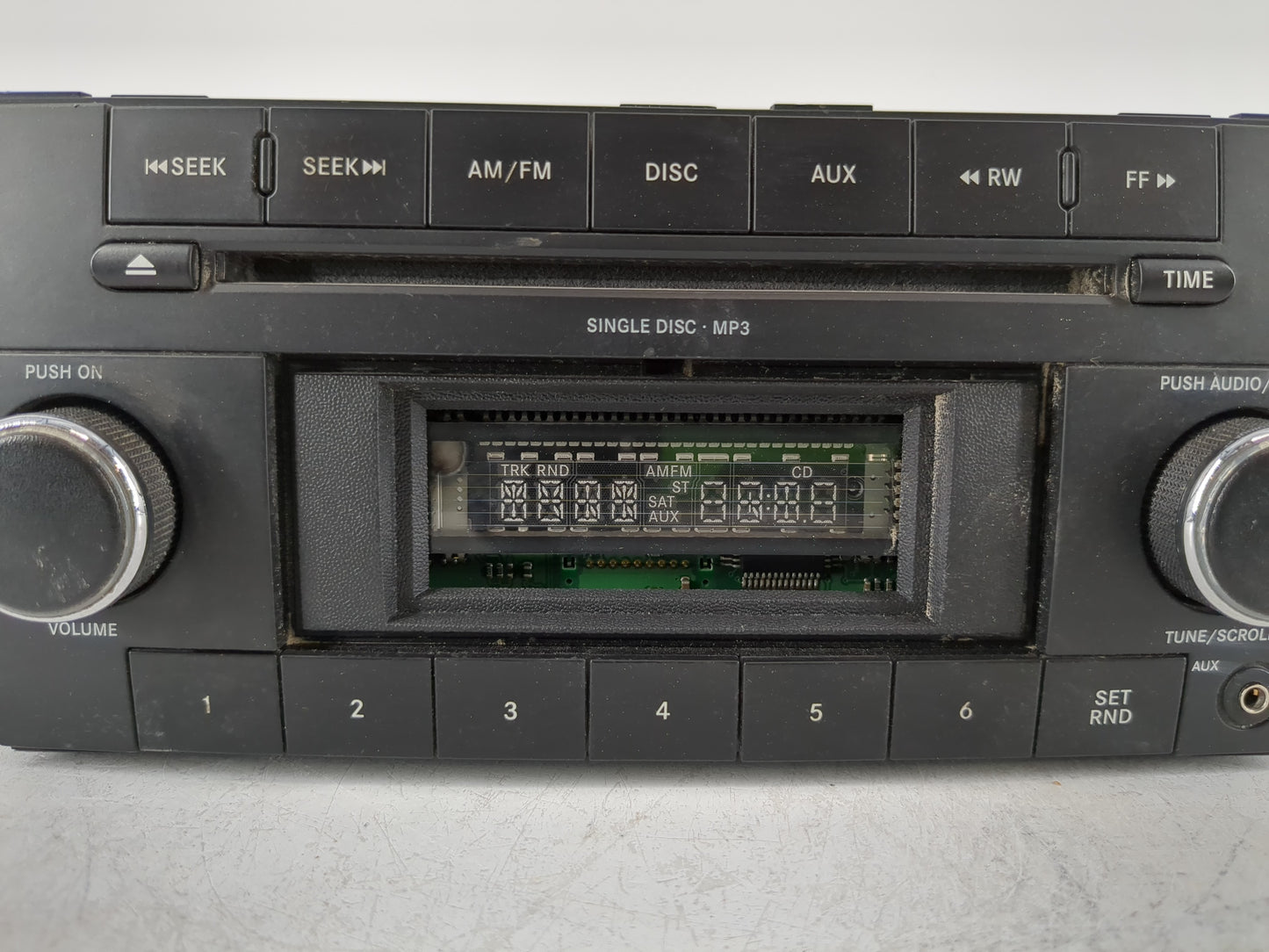 2007-2010 Jeep Patriot Radio AM FM Cd Player Receiver Replacement P/N:P05091111AC Fits Fits 2007 2008 2009 2010 OEM Used Aut