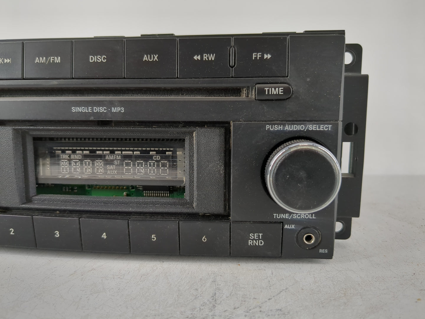 2007-2010 Jeep Patriot Radio AM FM Cd Player Receiver Replacement P/N:P05091111AC Fits Fits 2007 2008 2009 2010 OEM Used Aut