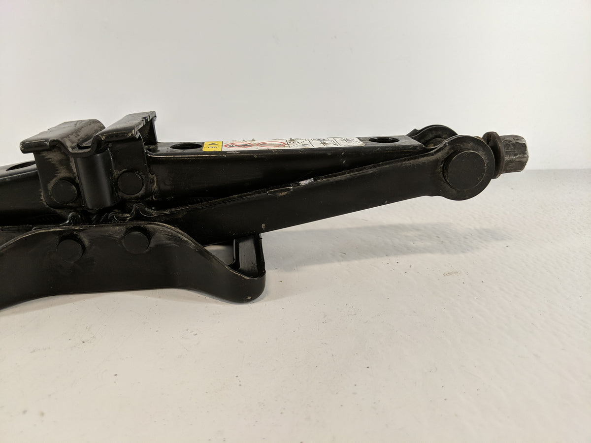 2010 Jeep Patriot Spare Scissor Car Jack - Oemusedautoparts1.com