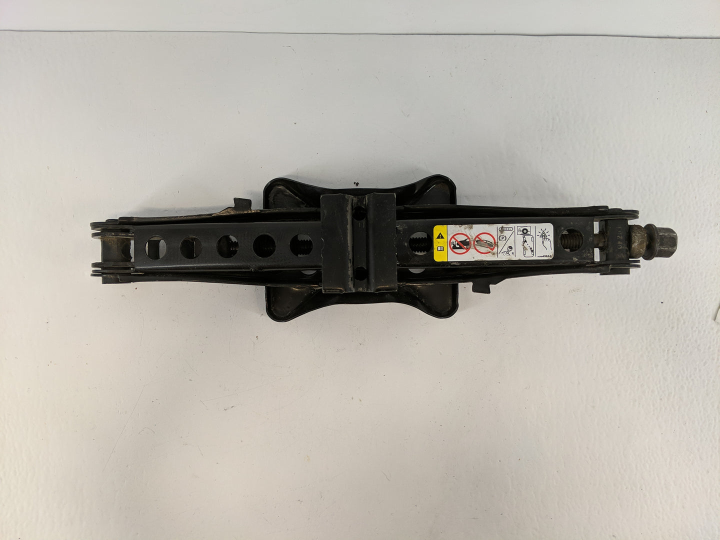 2010 Jeep Patriot Spare Scissor Car Jack - Oemusedautoparts1.com
