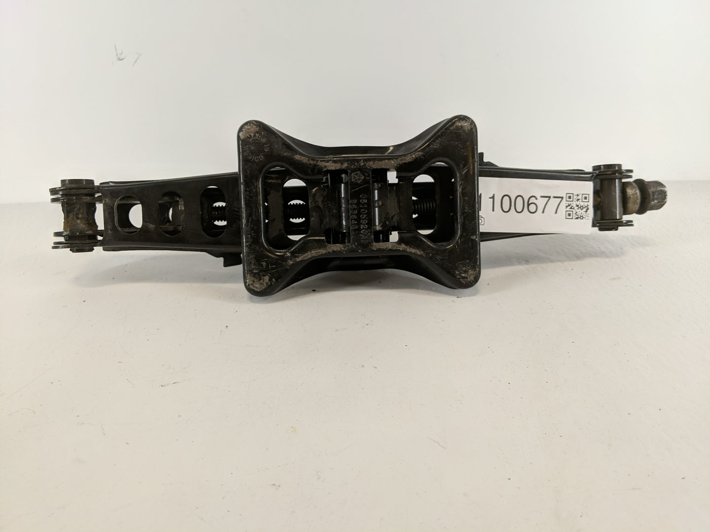 2010 Jeep Patriot Spare Scissor Car Jack - Oemusedautoparts1.com