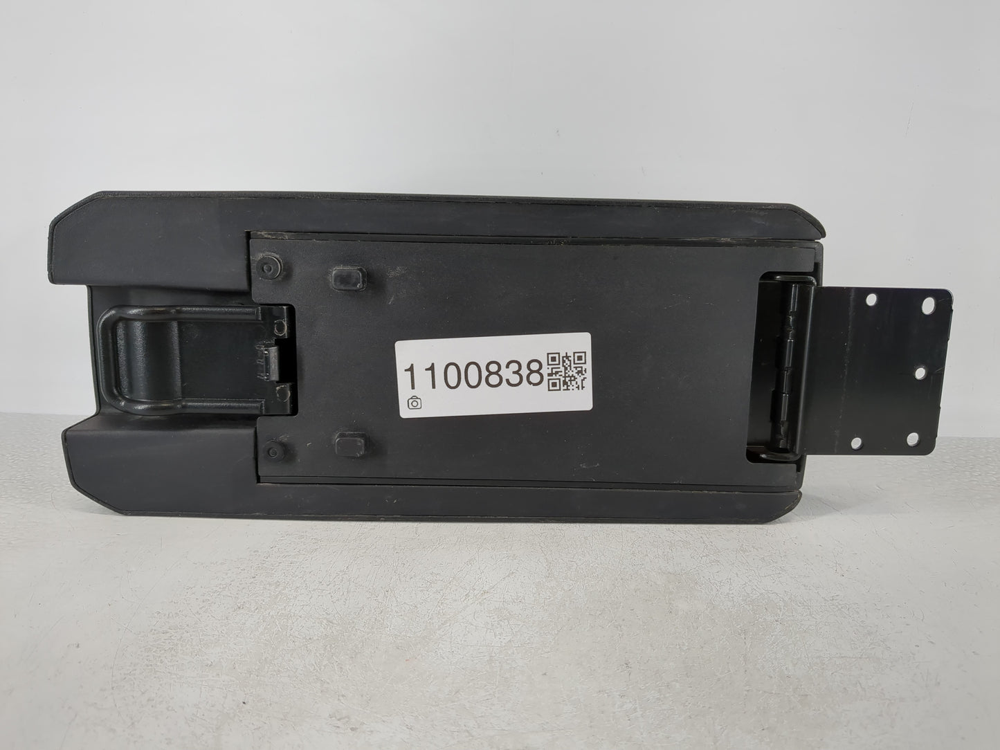 2009-2010 Jeep Patriot Center Console Armrest Cover Lid Fits Fits 2009 2010 OEM Used Auto Parts - Oemusedautoparts1.com