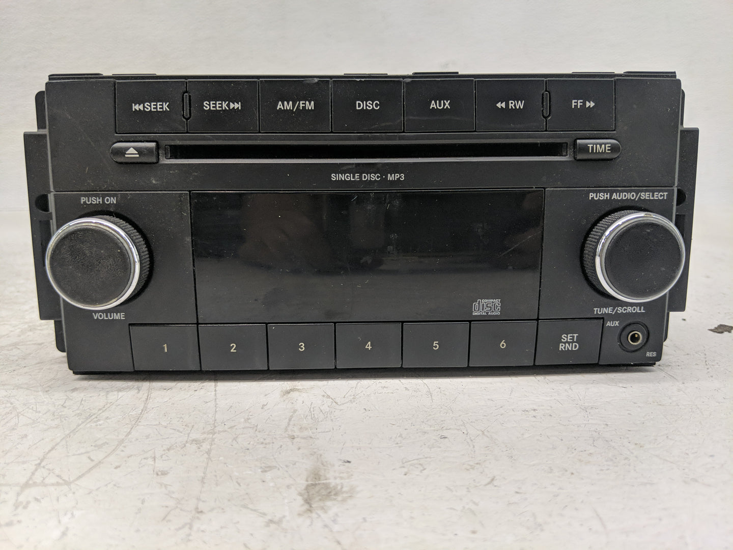 2009-2010 Jeep Patriot Radio AM FM Cd Player Receiver Replacement P/N:P05091111AC Fits Fits 2009 2010 OEM Used Auto Parts - 