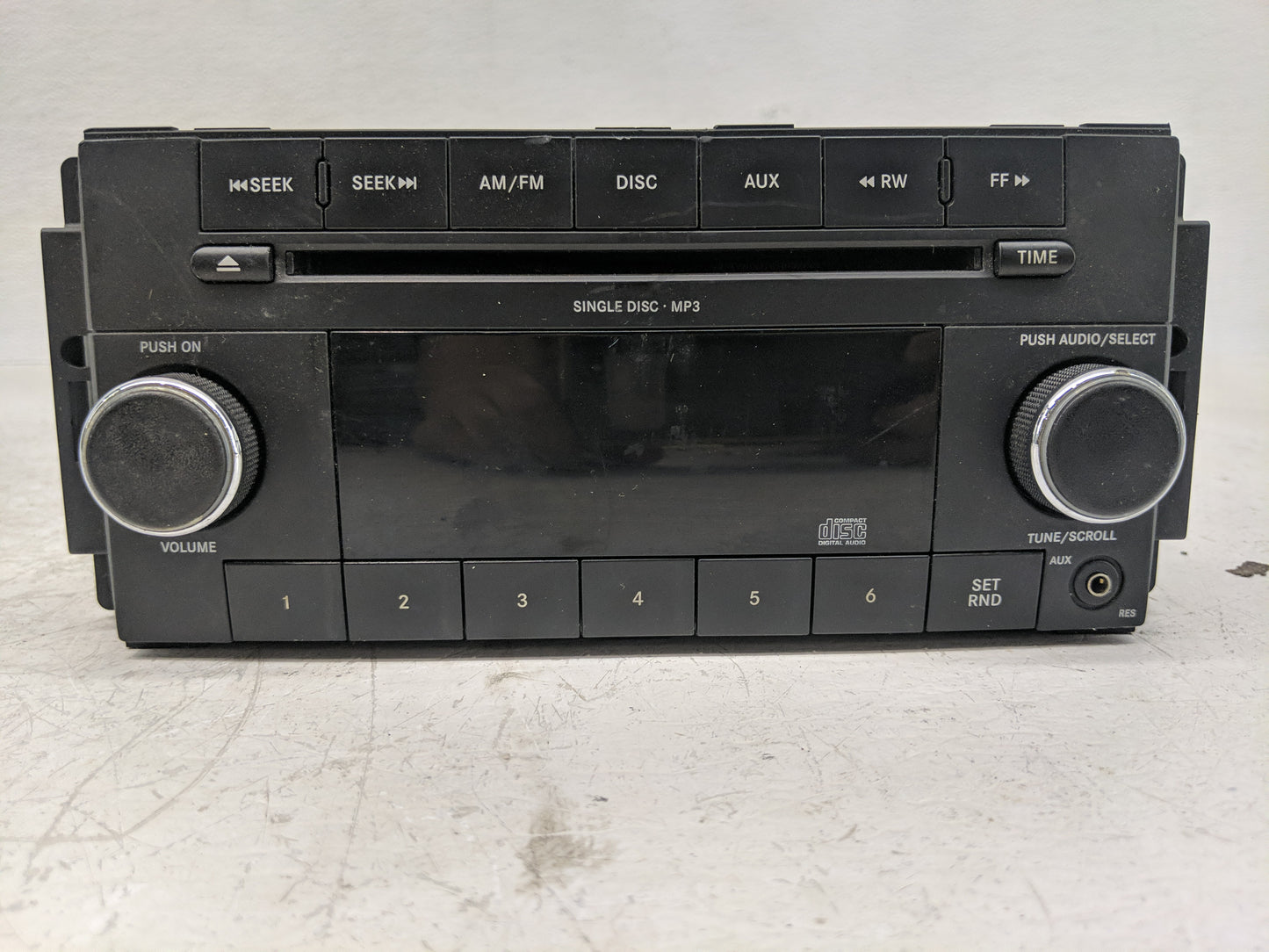 2009-2010 Jeep Patriot Radio AM FM Cd Player Receiver Replacement P/N:P05091111AC Fits Fits 2009 2010 OEM Used Auto Parts - 