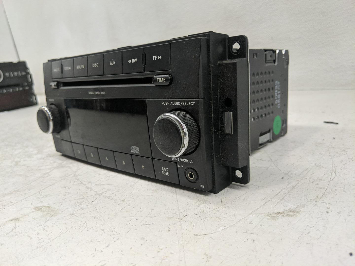 2009-2010 Jeep Patriot Radio AM FM Cd Player Receiver Replacement P/N:P05091111AC Fits Fits 2009 2010 OEM Used Auto Parts - 