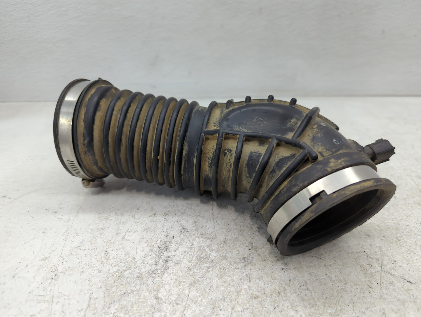 2010 Jeep Wrangler Air Cleaner Intake Duct Hose Tube - Oemusedautoparts1.com