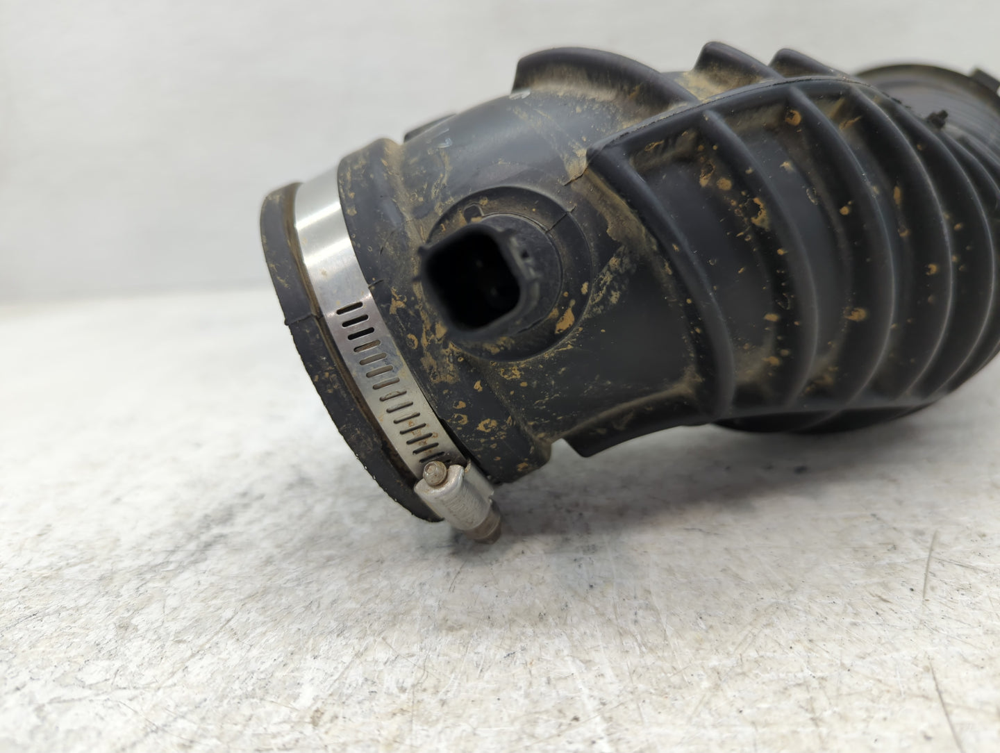 2010 Jeep Wrangler Air Cleaner Intake Duct Hose Tube - Oemusedautoparts1.com