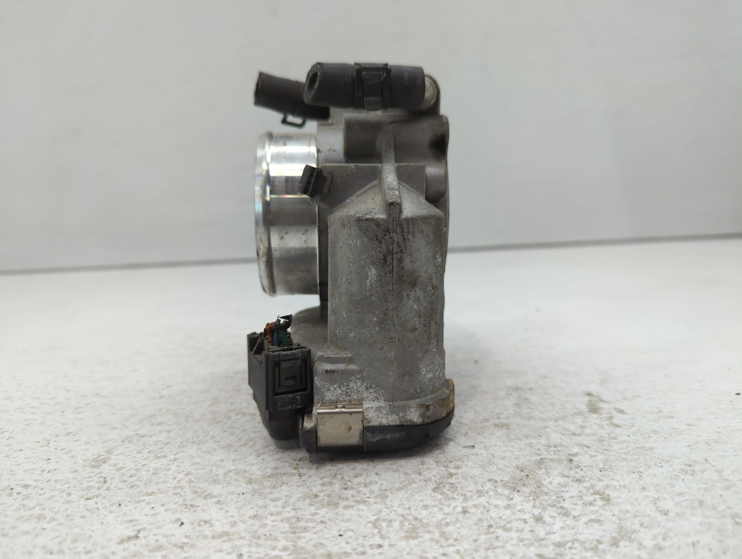 2010-2013 Kia Forte Throttle Body P/N:35100-2G200 Fits Fits 2010 2011 2012 2013 OEM Used Auto Parts - Oemusedautoparts1.com