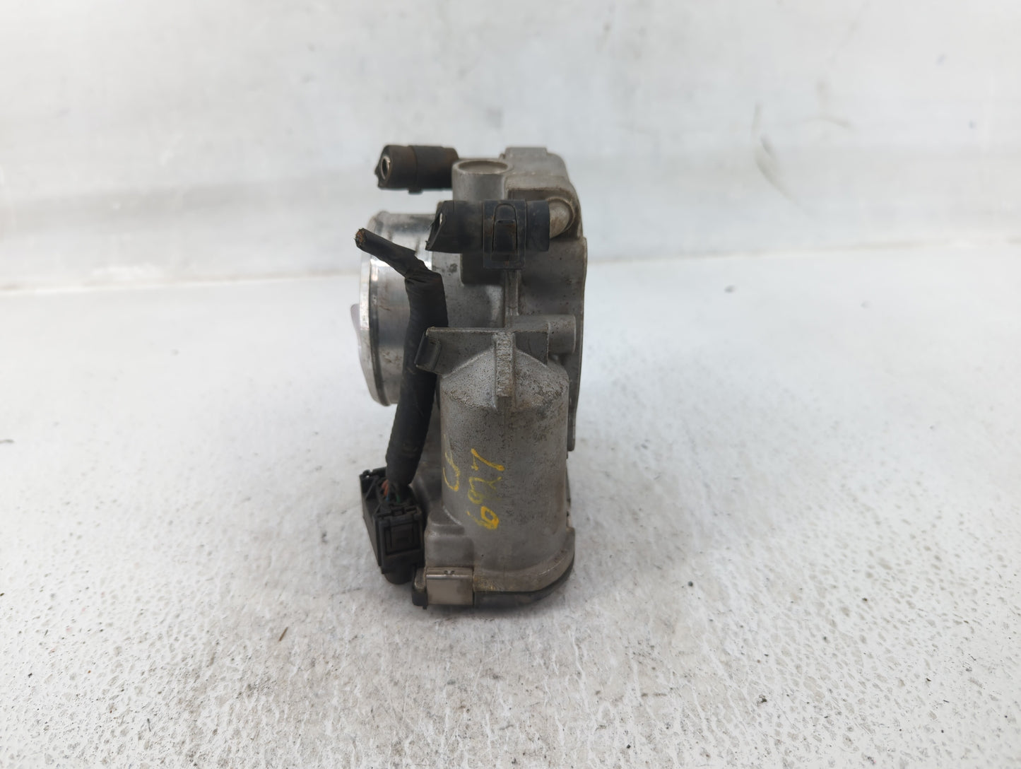 2010-2013 Kia Forte Throttle Body P/N:35100-2G200 Fits Fits 2010 2011 2012 2013 OEM Used Auto Parts - Oemusedautoparts1.com