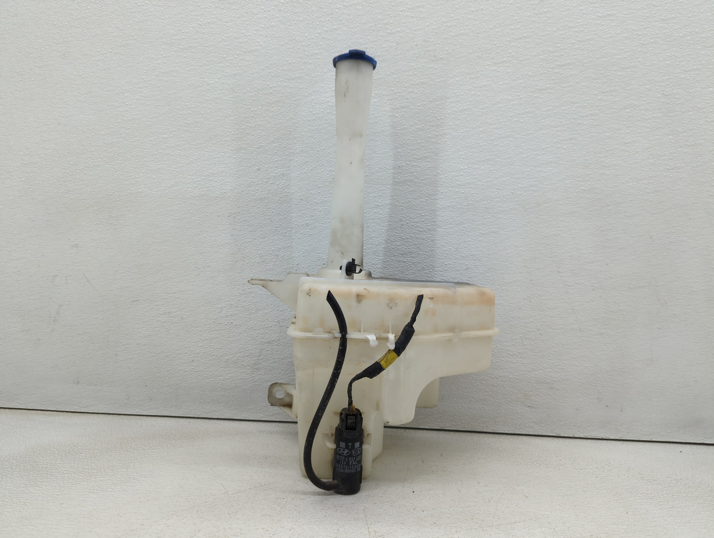 2010-2010 Kia Forte Windshield Washer Fluid Reservoir Bottle Oem - Oemusedautoparts1.com