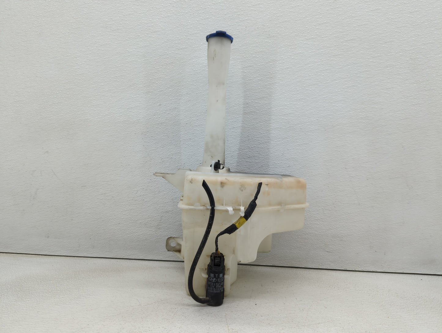 2010-2010 Kia Forte Windshield Washer Fluid Reservoir Bottle Oem - Oemusedautoparts1.com