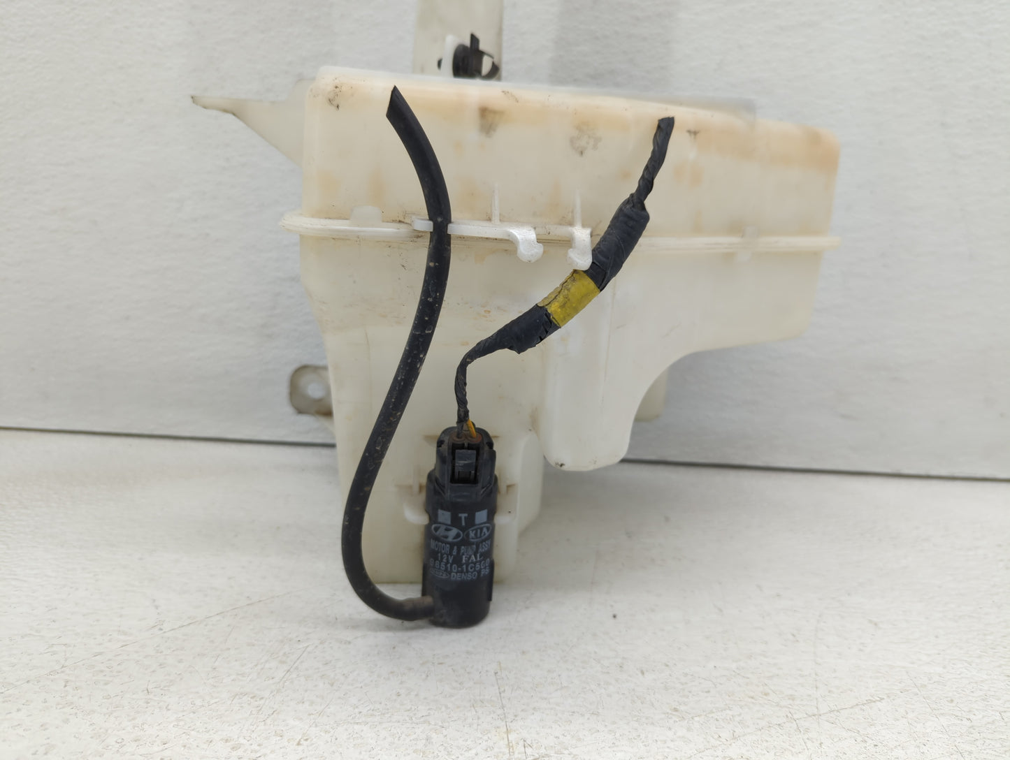 2010-2010 Kia Forte Windshield Washer Fluid Reservoir Bottle Oem - Oemusedautoparts1.com