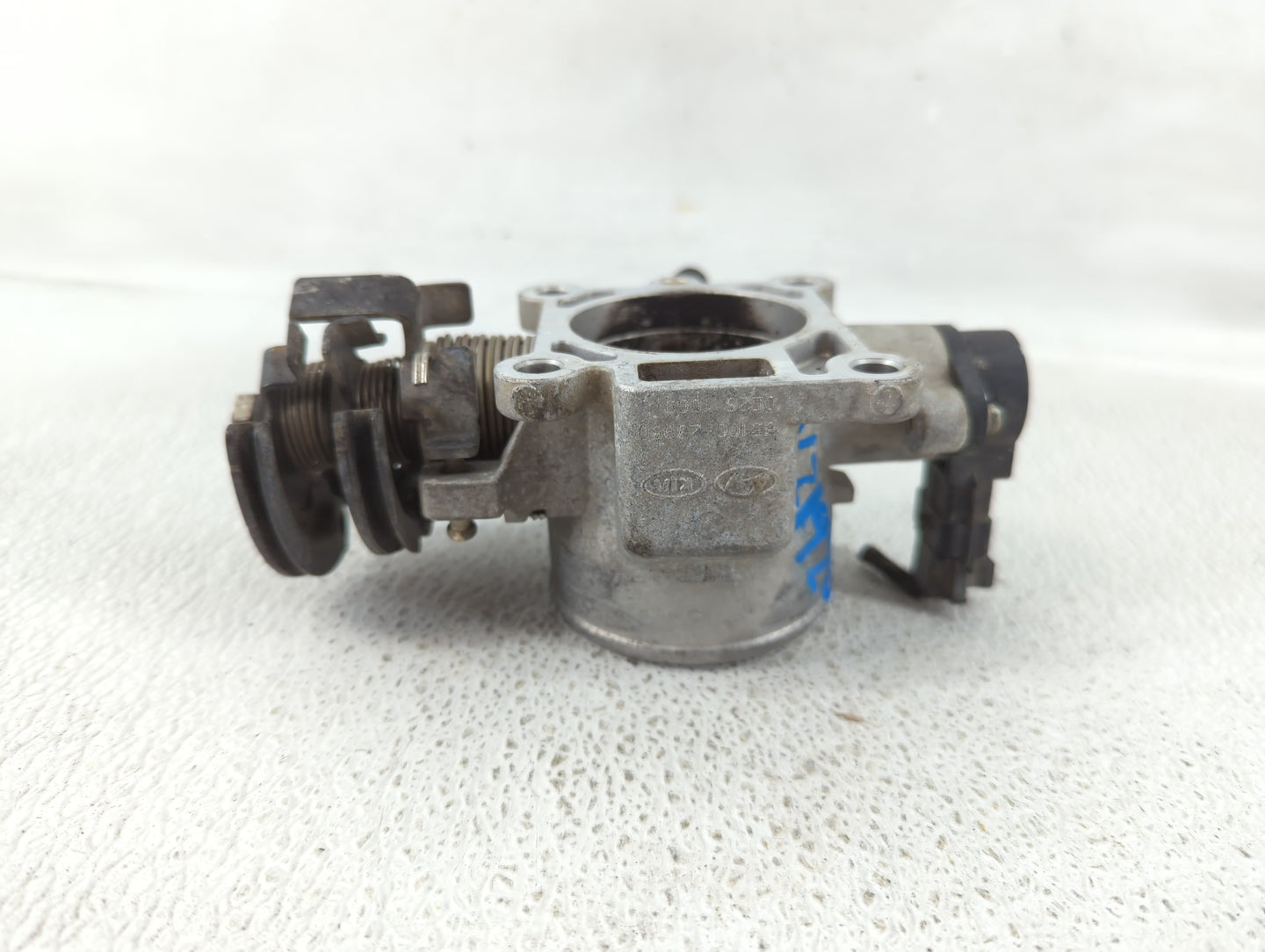 2010-2011 Kia Soul Throttle Body P/N:35170-26910 Fits Fits 2007 2008 2009 2010 2011 2012 OEM Used Auto Parts - Oemusedautopa