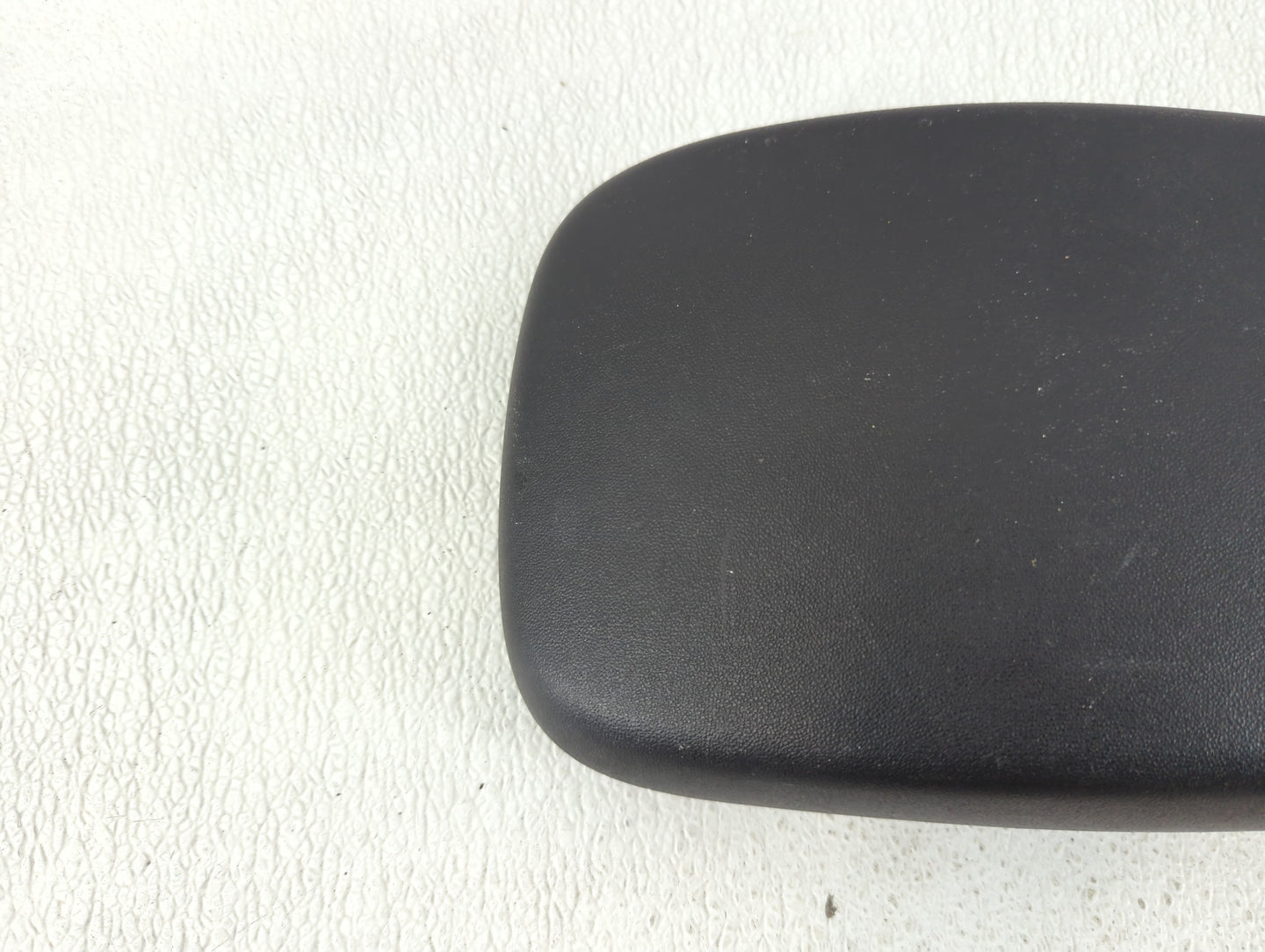 2010-2011 Kia Soul Center Console Armrest Cover Lid Fits Fits 2010 2011 OEM Used Auto Parts - Oemusedautoparts1.com