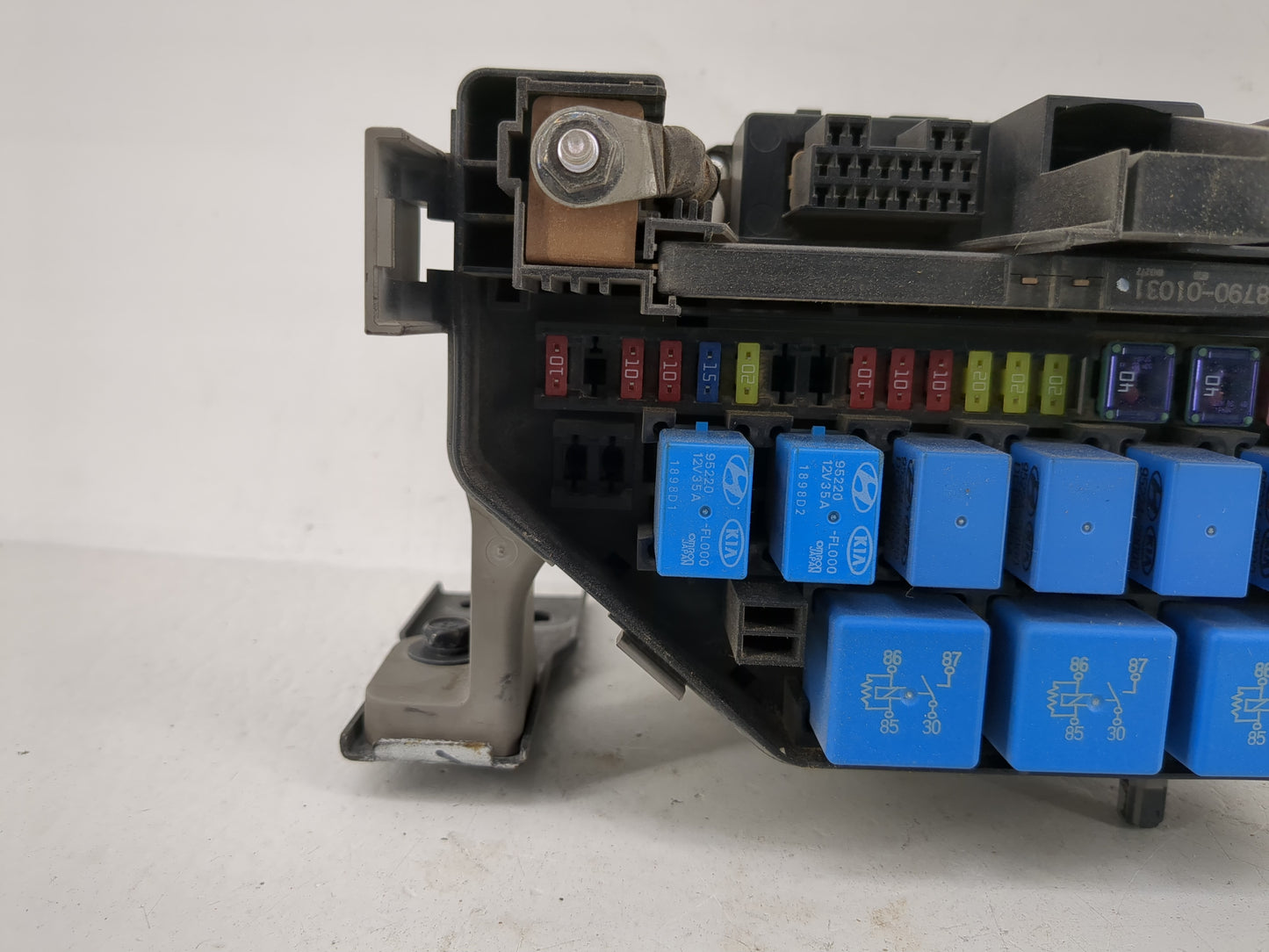 2010-2011 Kia Soul Fusebox Fuse Box Panel Relay Module Fits Fits 2010 2011 OEM Used Auto Parts - Oemusedautoparts1.com
