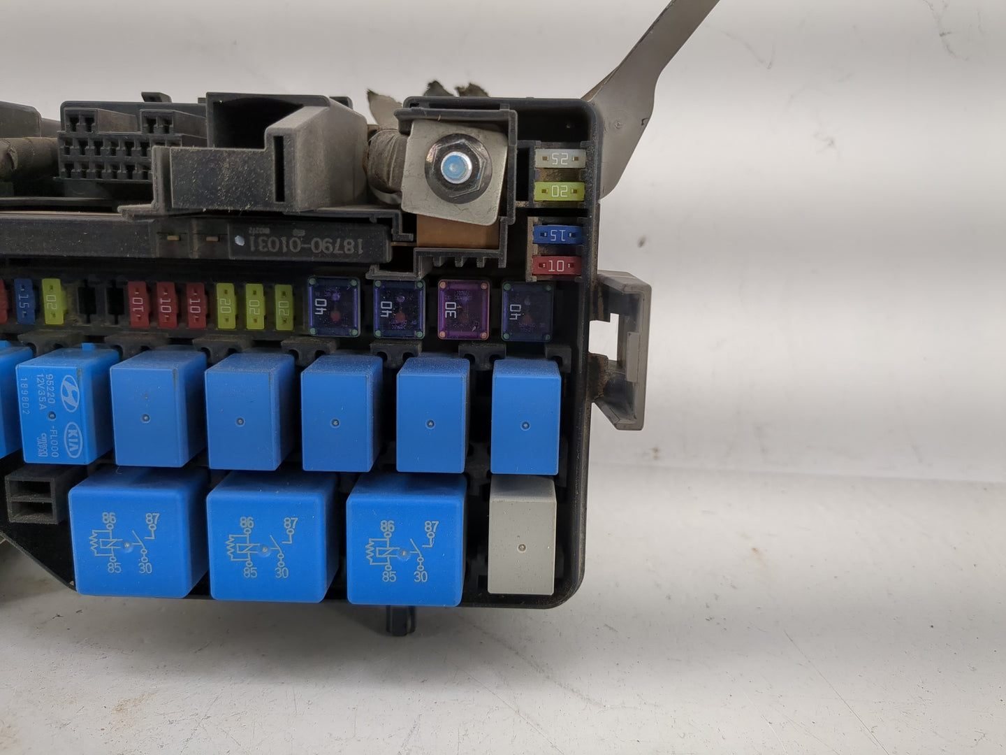 2010-2011 Kia Soul Fusebox Fuse Box Panel Relay Module Fits Fits 2010 2011 OEM Used Auto Parts - Oemusedautoparts1.com