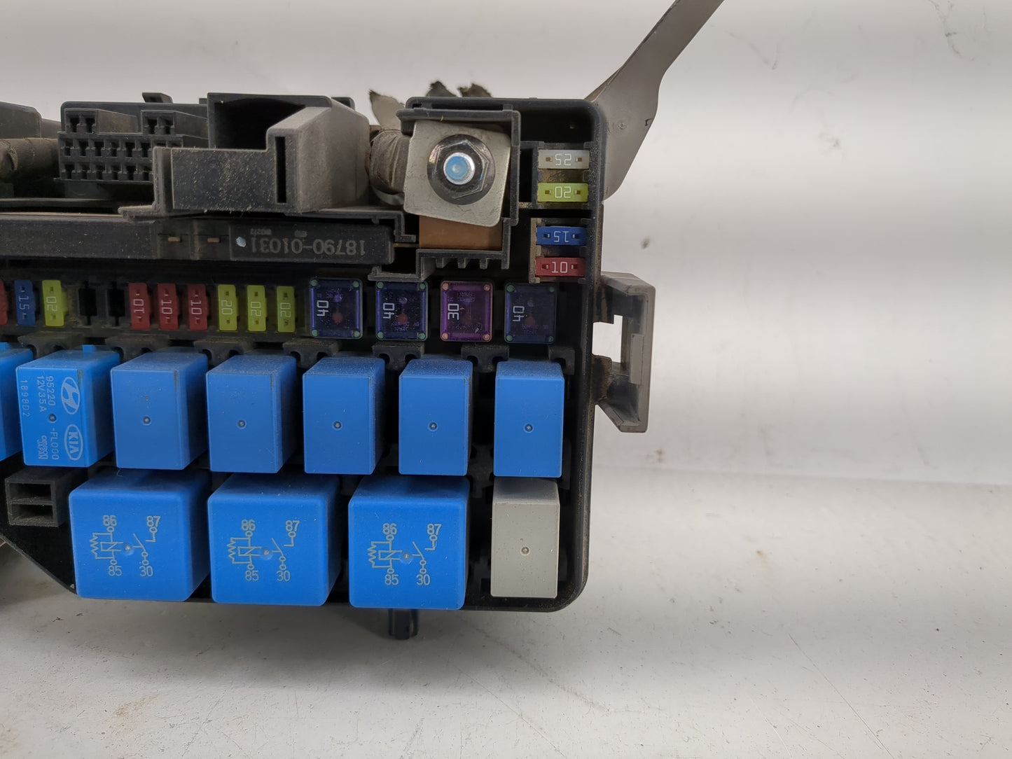 2010-2011 Kia Soul Fusebox Fuse Box Panel Relay Module Fits Fits 2010 2011 OEM Used Auto Parts - Oemusedautoparts1.com