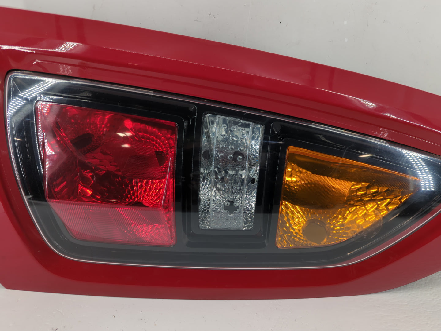 2010-2011 Kia Soul Tail Light Assembly Driver Left OEM Fits Fits 2010 2011 OEM Used Auto Parts - Oemusedautoparts1.com