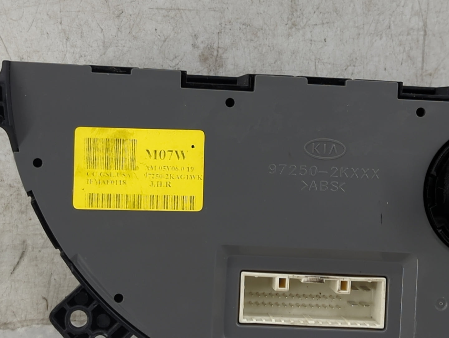 2010-2011 Kia Soul Climate Control Module Temperature AC/Heater Replacement P/N:97250-2KXXX Fits Fits 2010 2011 OEM Used Aut