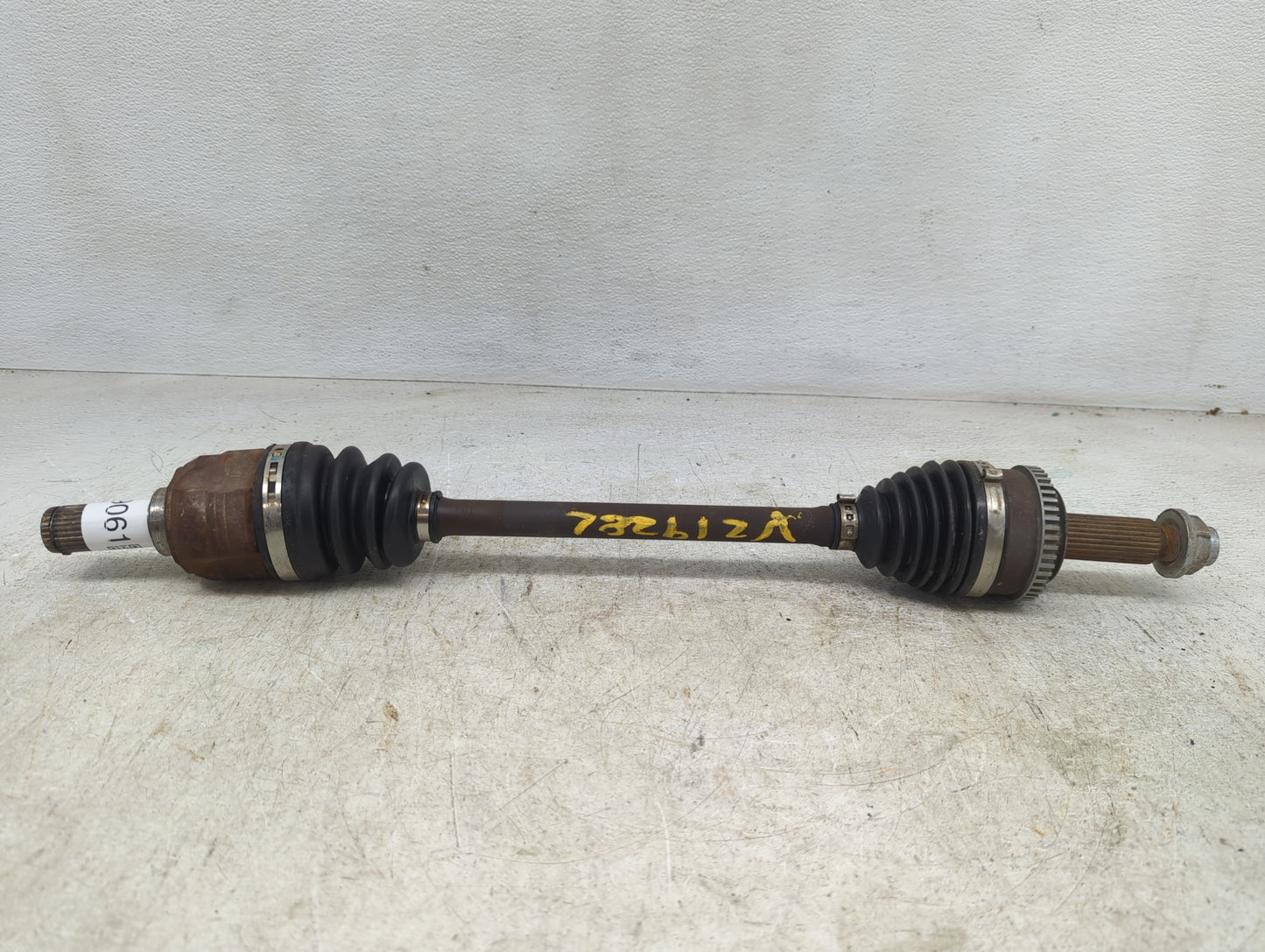 2010-2011 Kia Soul Axle Shaft Front Driver Cv C/v - Oemusedautoparts1.com