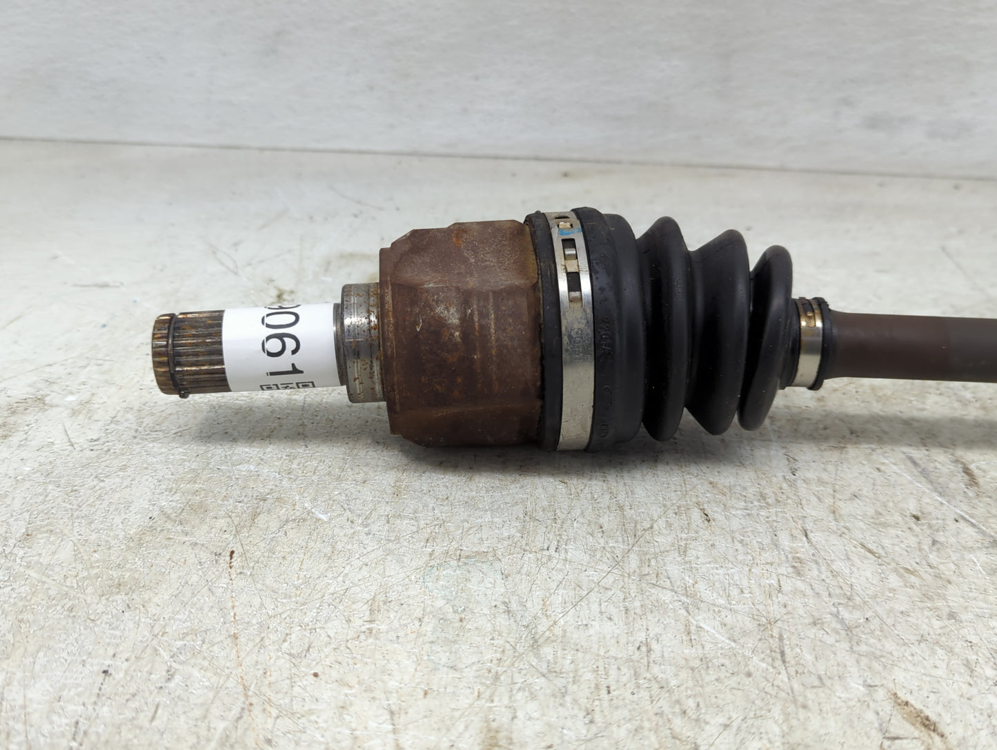 2010-2011 Kia Soul Axle Shaft Front Driver Cv C/v - Oemusedautoparts1.com