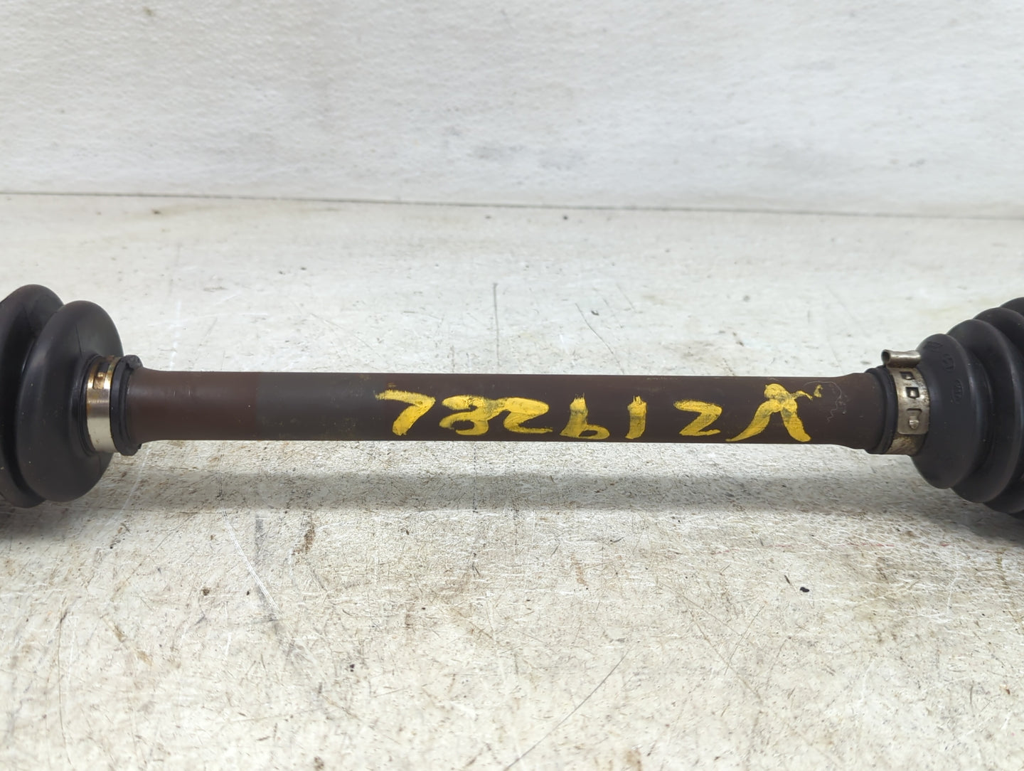 2010-2011 Kia Soul Axle Shaft Front Driver Cv C/v - Oemusedautoparts1.com