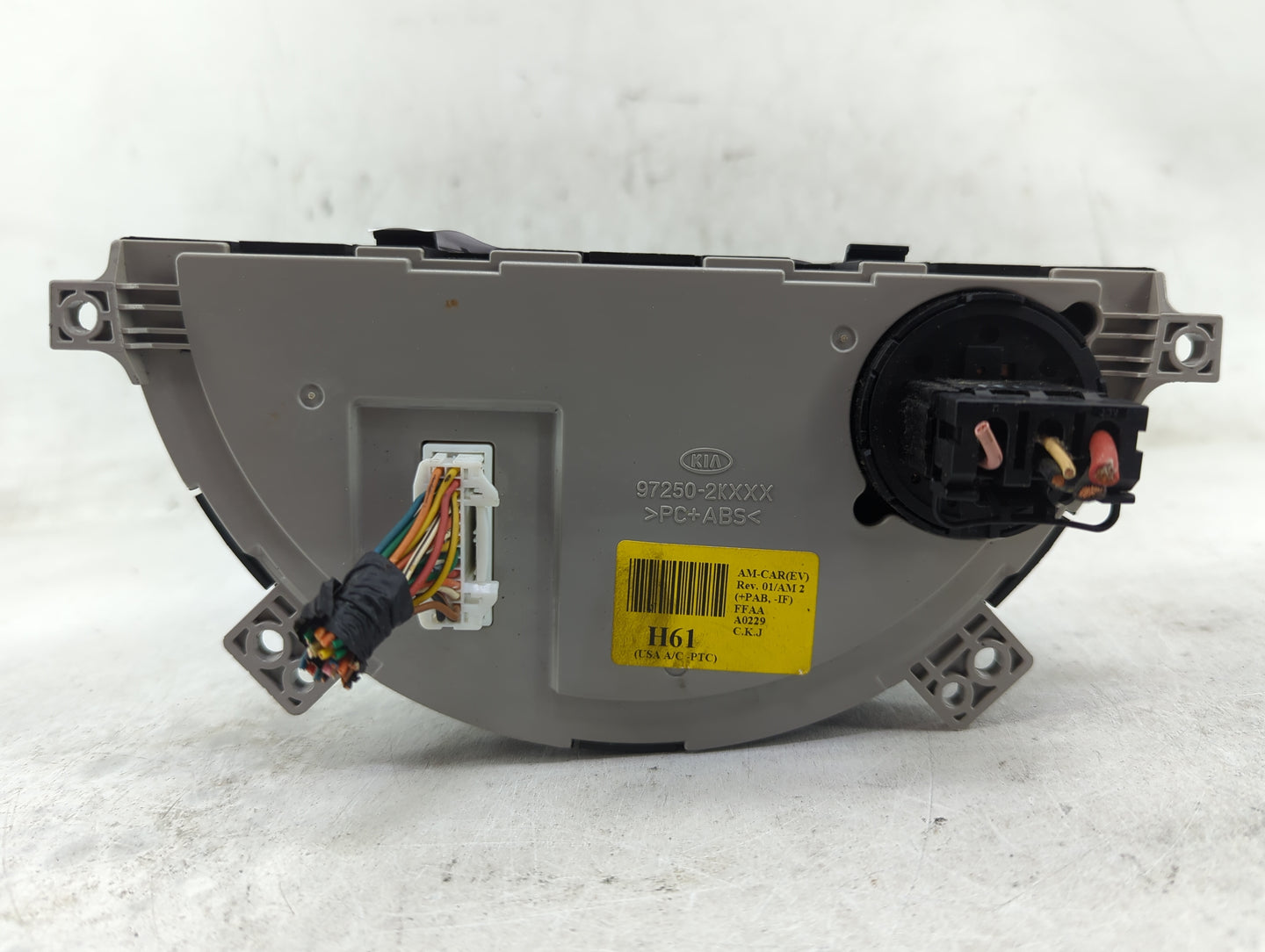 2010-2011 Kia Soul Climate Control Module Temperature AC/Heater Replacement P/N:97250-2KXXX Fits Fits 2010 2011 OEM Used Aut