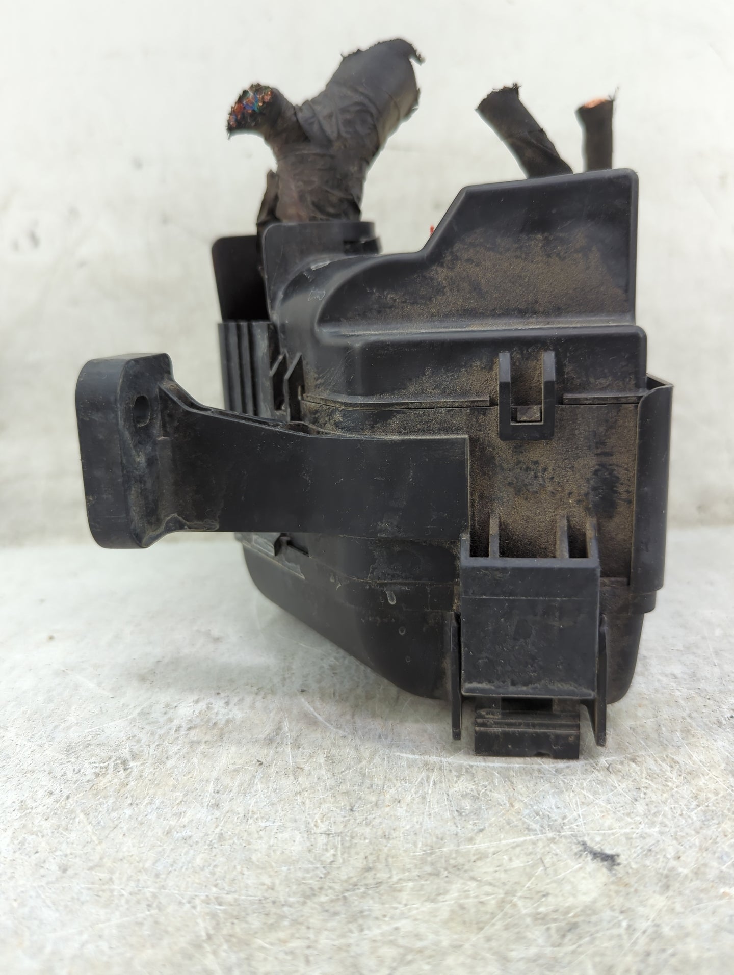 2010 Kia Soul Fusebox Fuse Box Panel Relay Module P/N:91215 2K 570 Fits OEM Used Auto Parts - Oemusedautoparts1.com